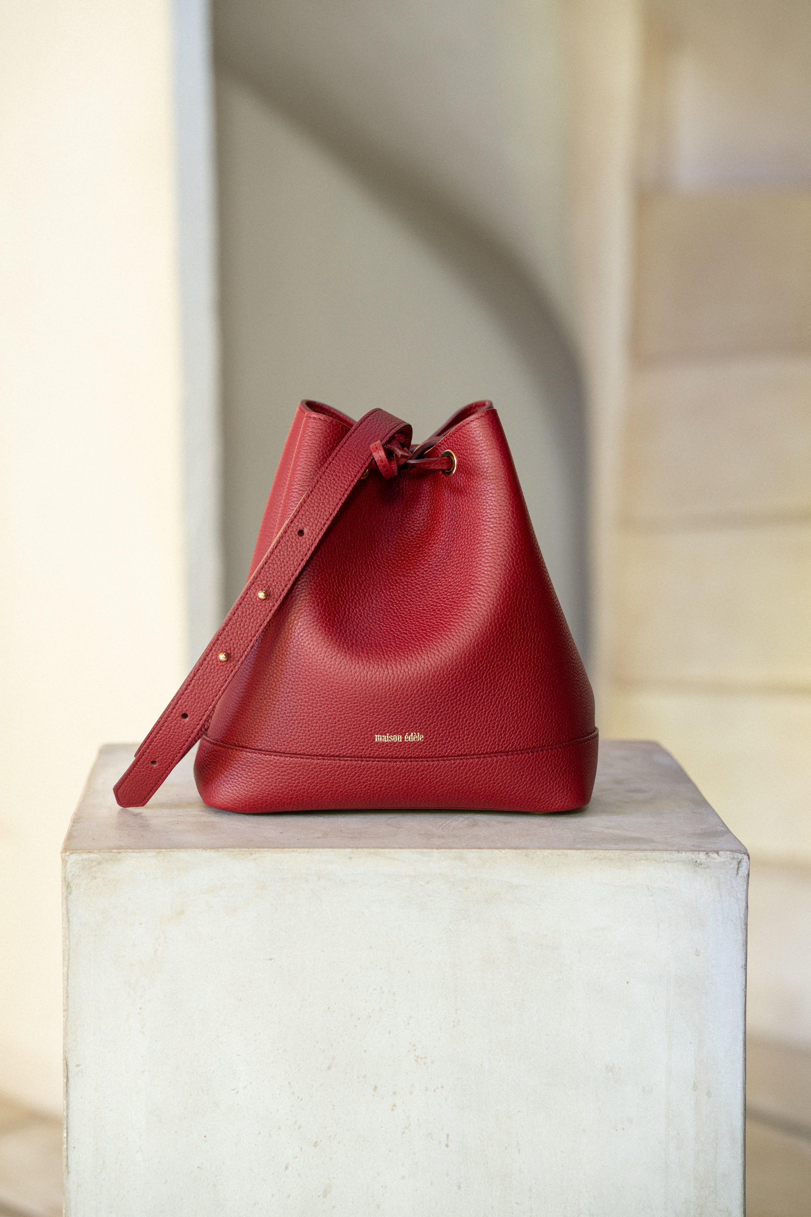 Cléome Bandoulière Fixe, Rouge Carmin