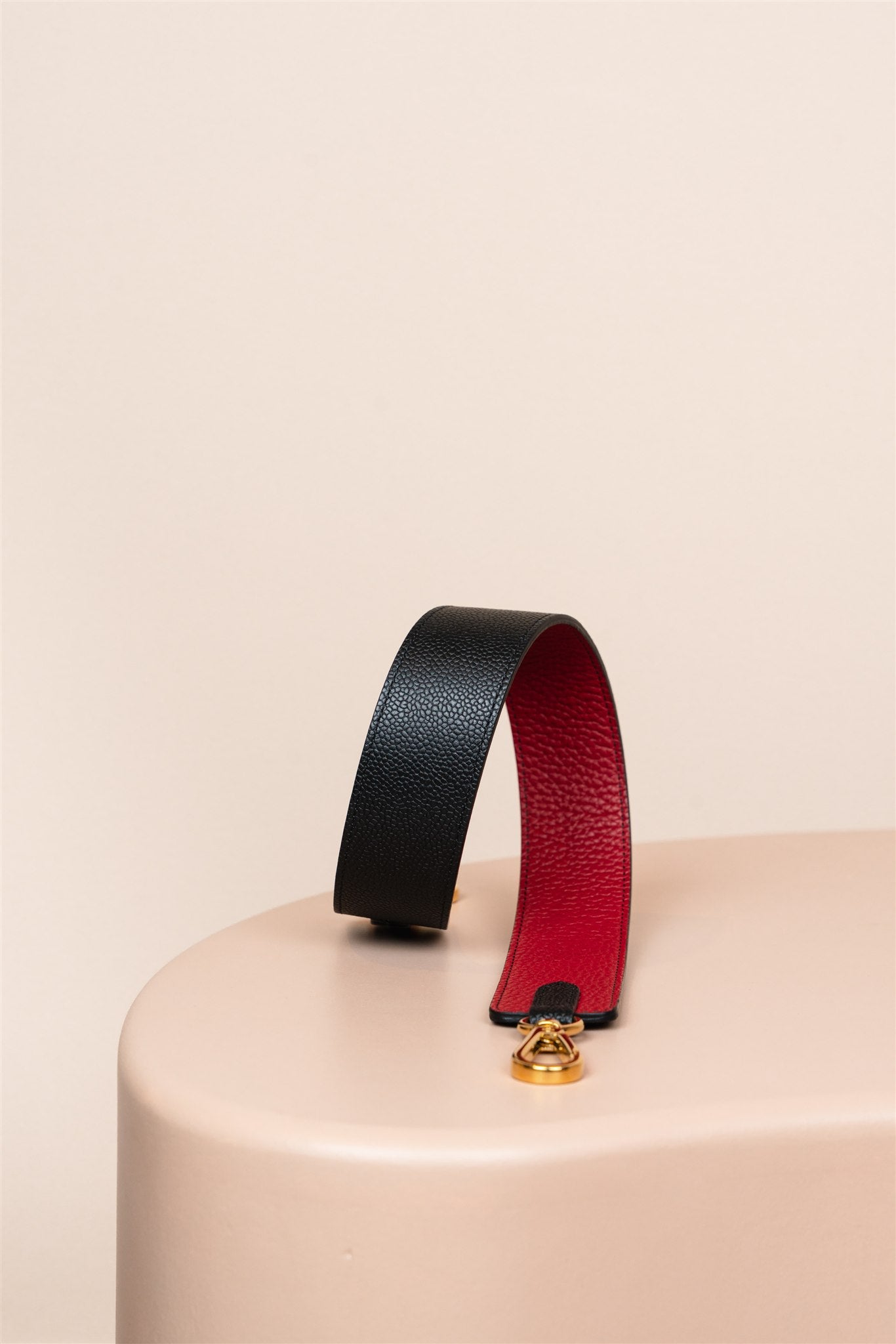 Poignée, Noir Caviar et Rouge Bisous