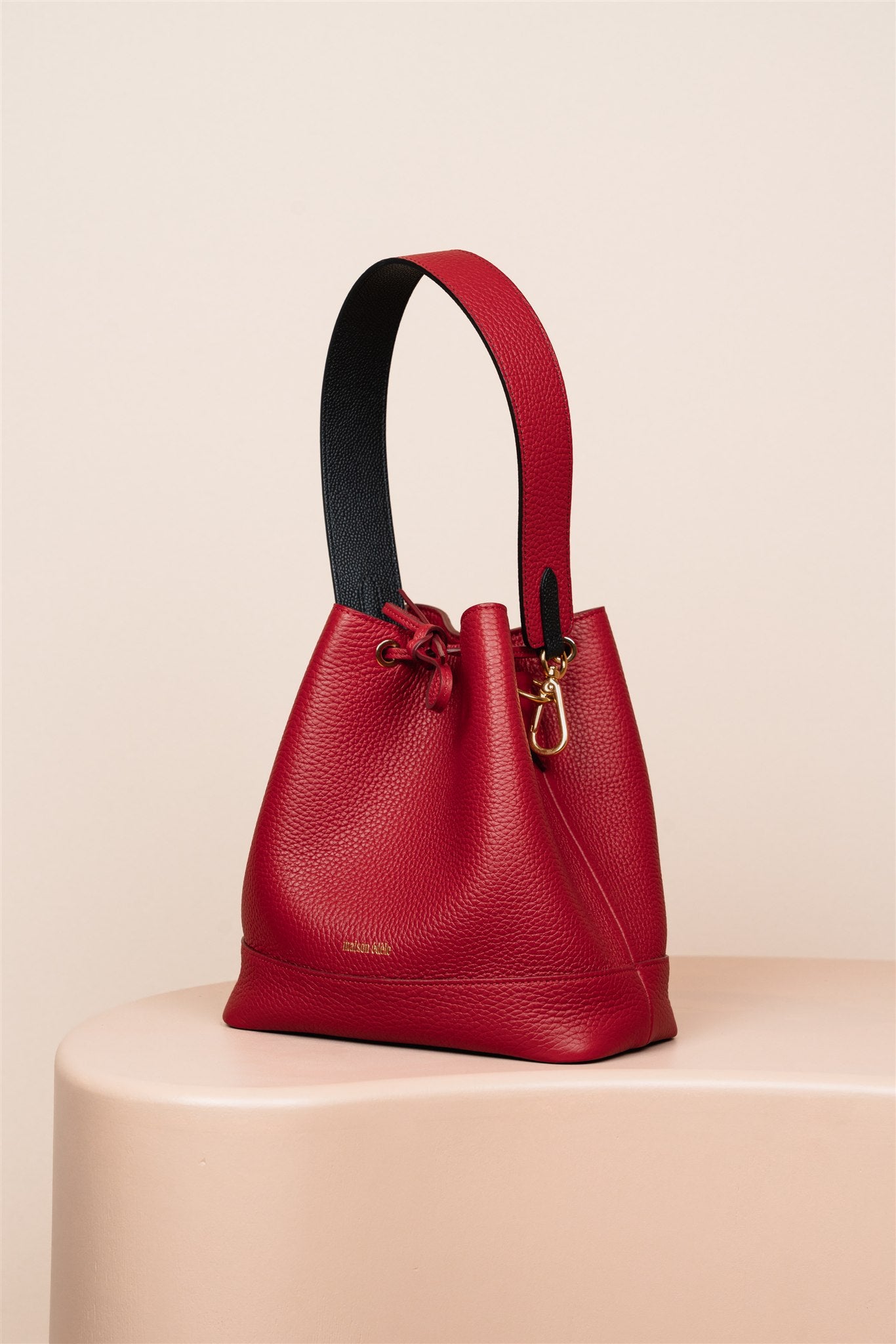 Cléome Rouge Bisous, Poignée Rouge Bisous et Noir Caviar