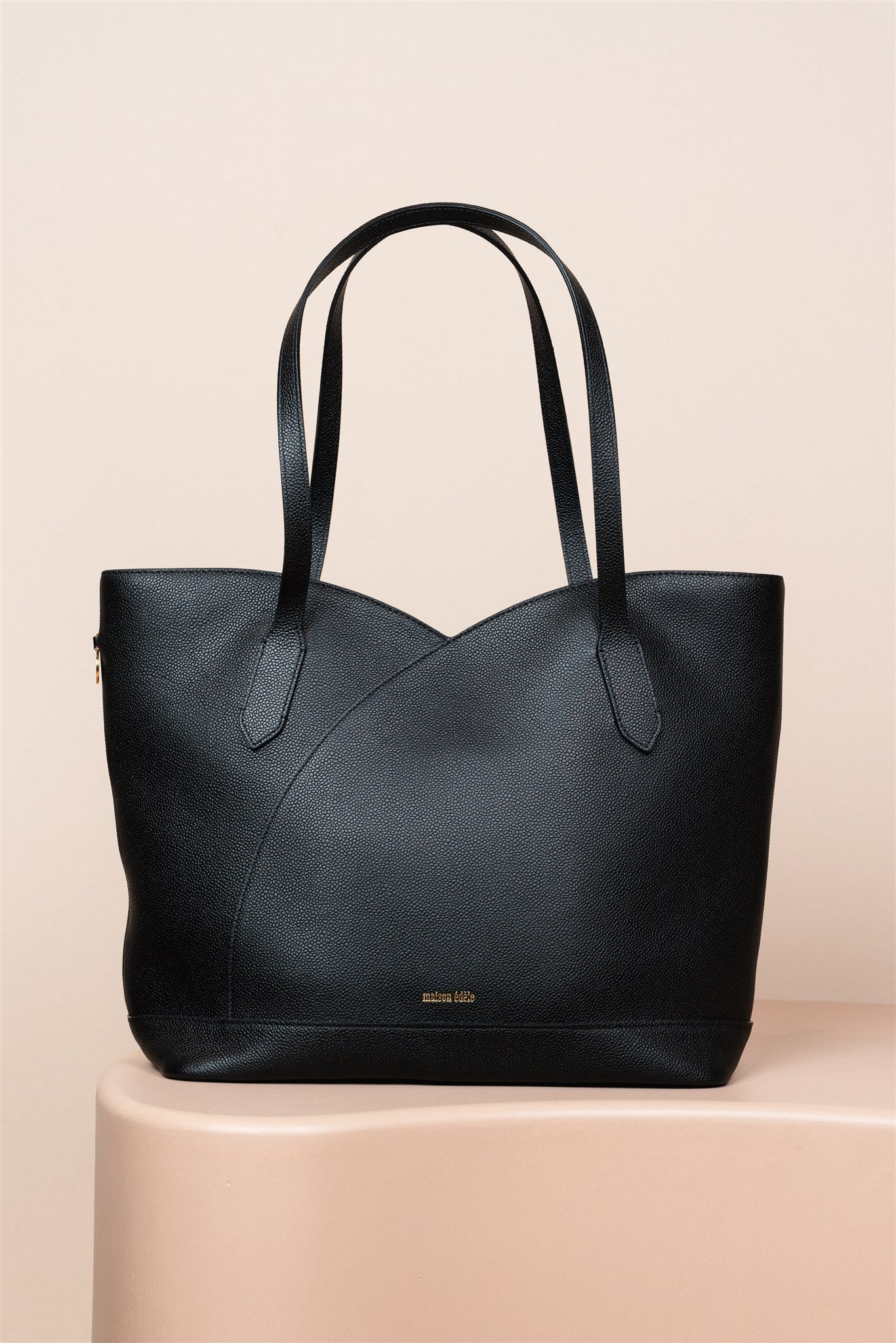 Magnolia, Noir Caviar