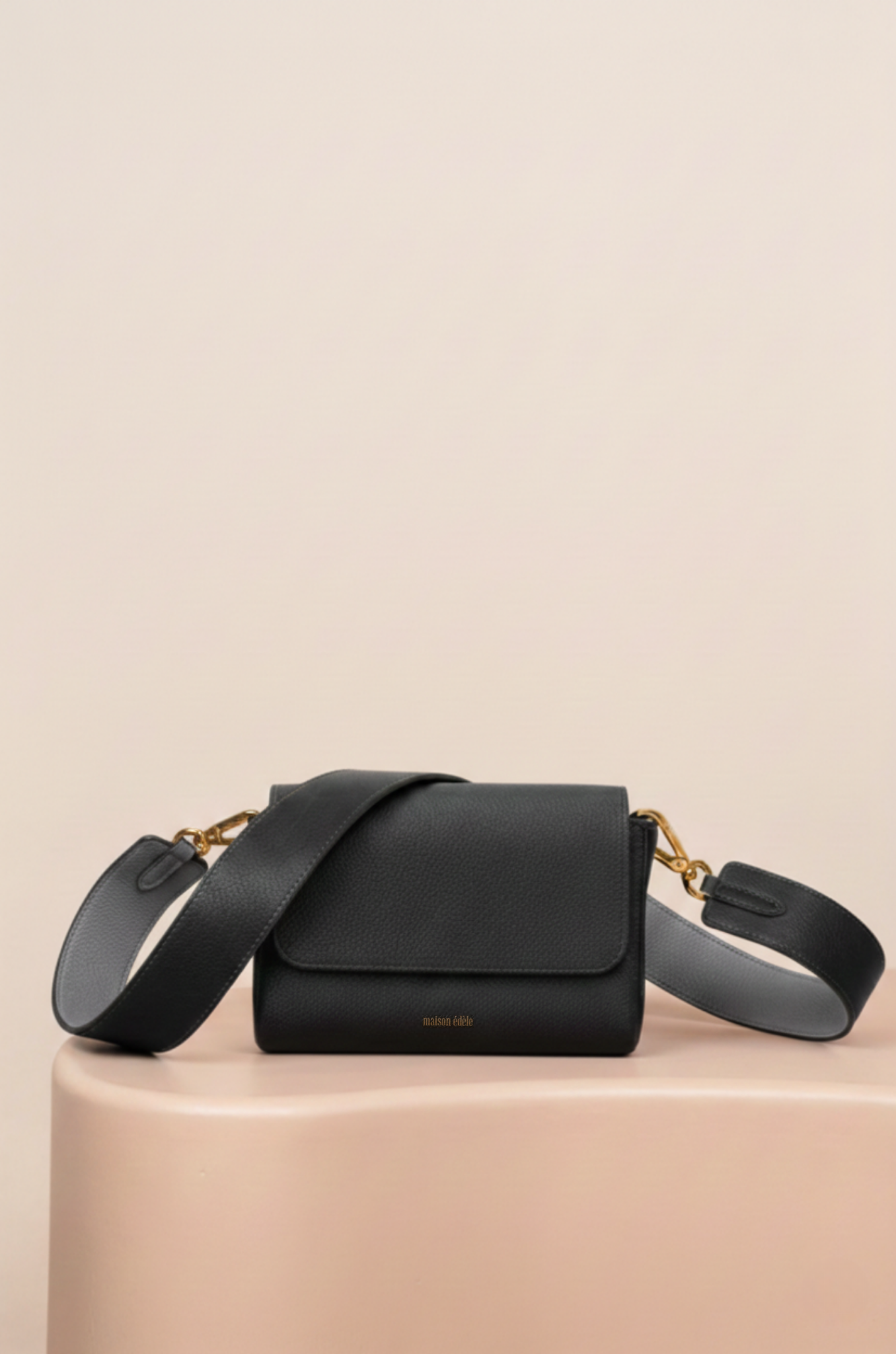 Iris Noir Caviar, Bandoulière Large Noir Caviar et Gris Nubuck