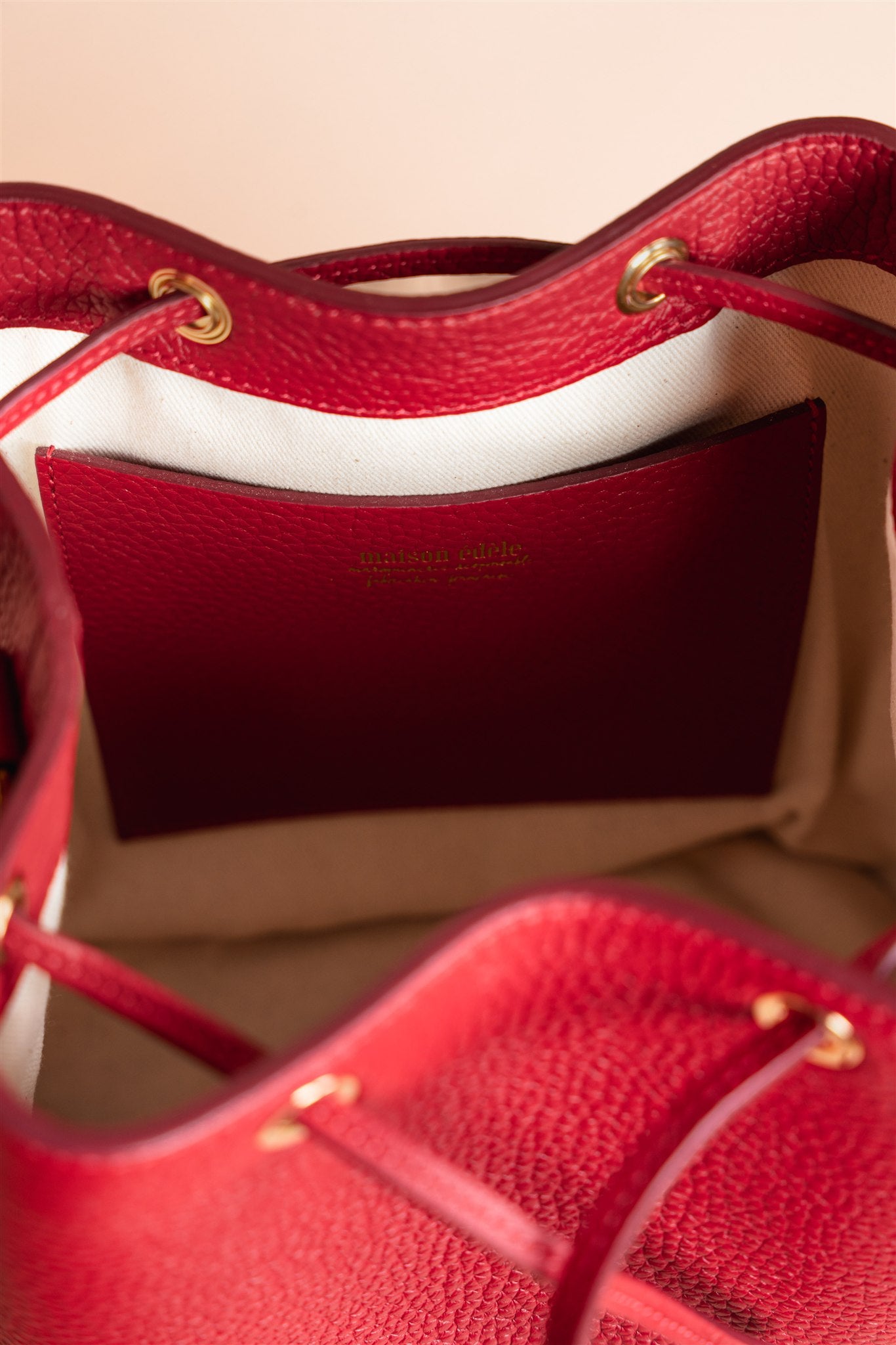 Cléome Rouge Bisous, Bandoulière Large Rouge Bisous et Camel