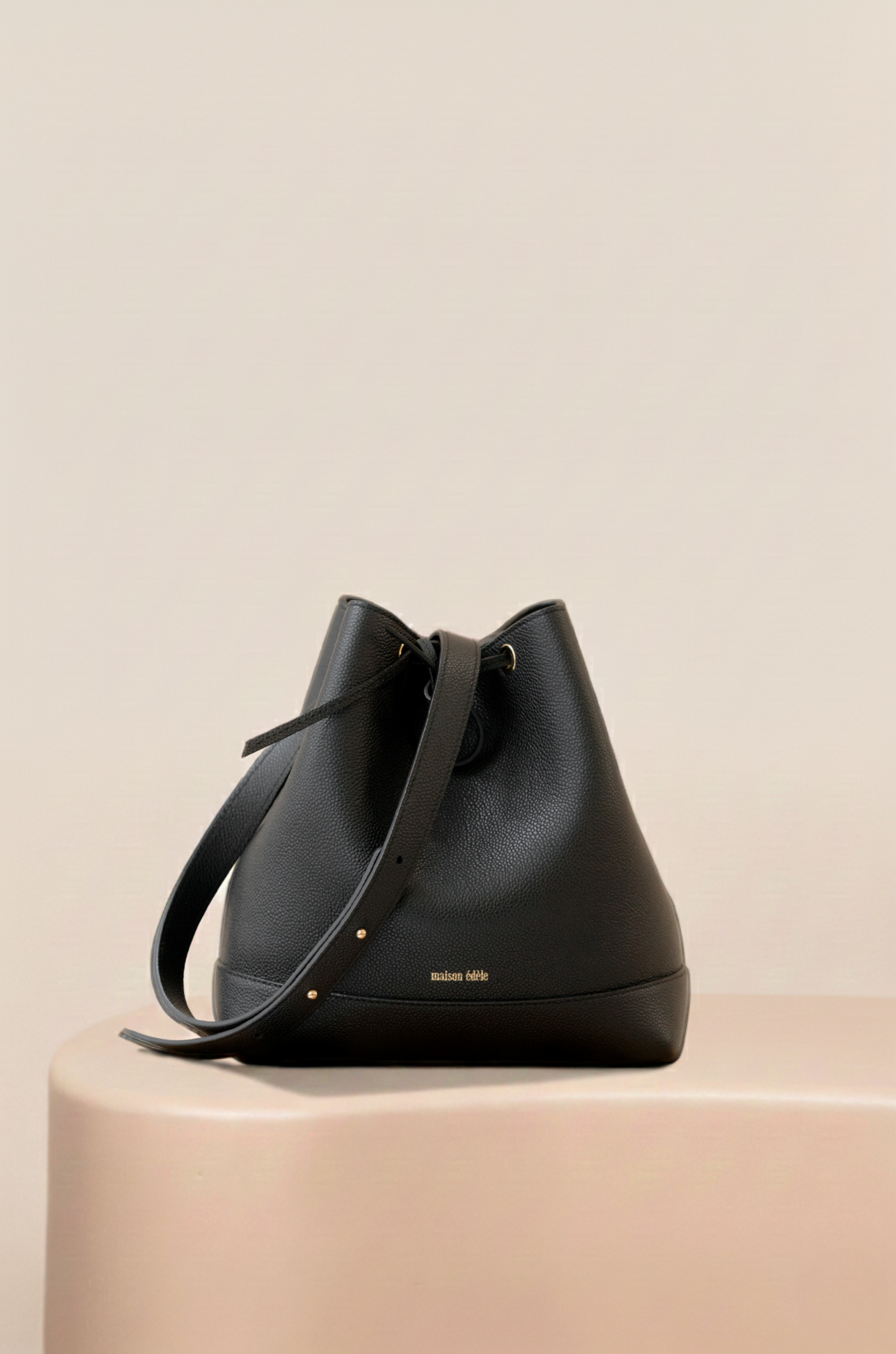 Cléome Fixed Shoulder Bag, Caviar Black