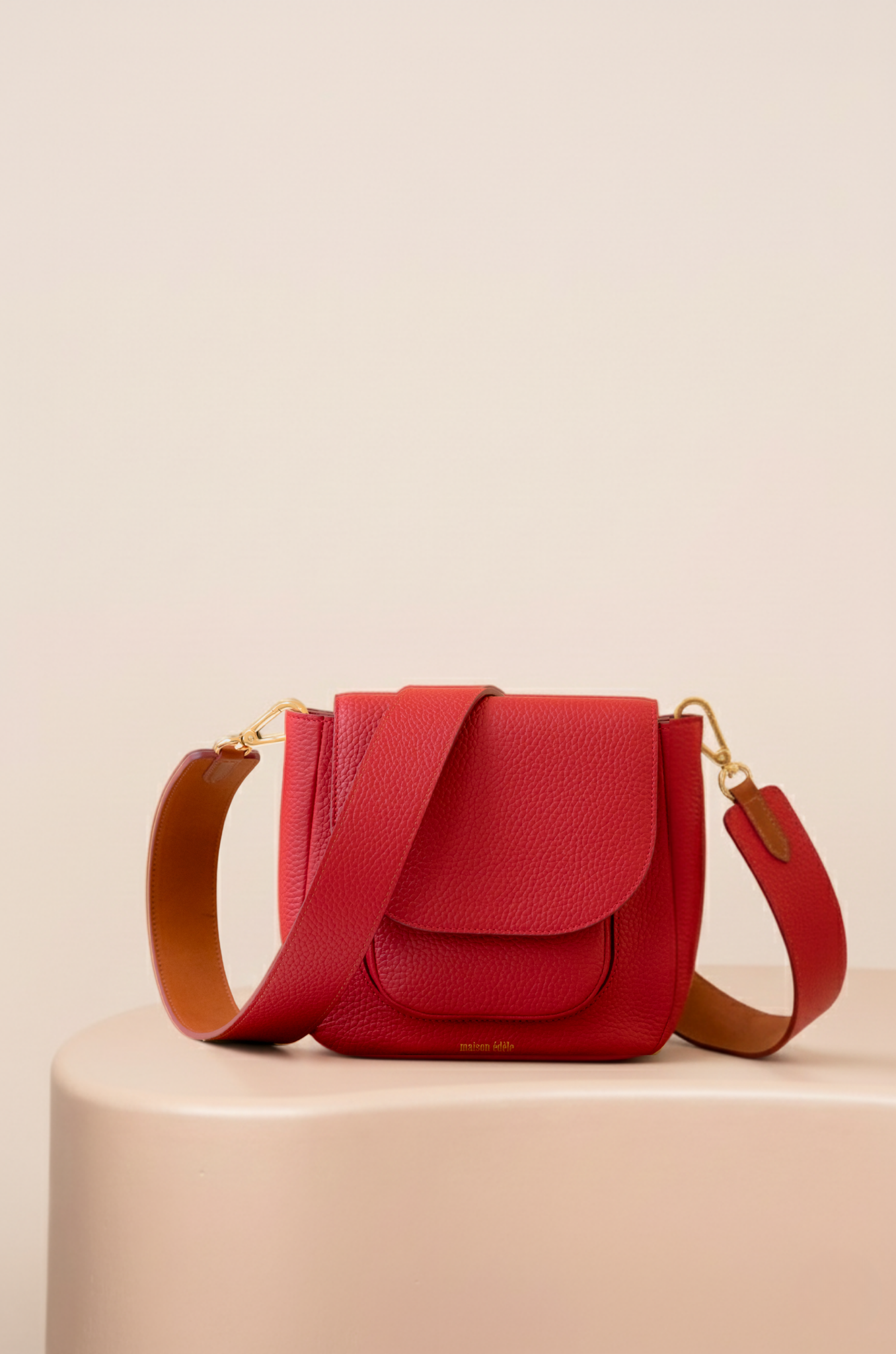 Edèle Red Kisses, Wide Shoulder Bag Red Kisses and Camel