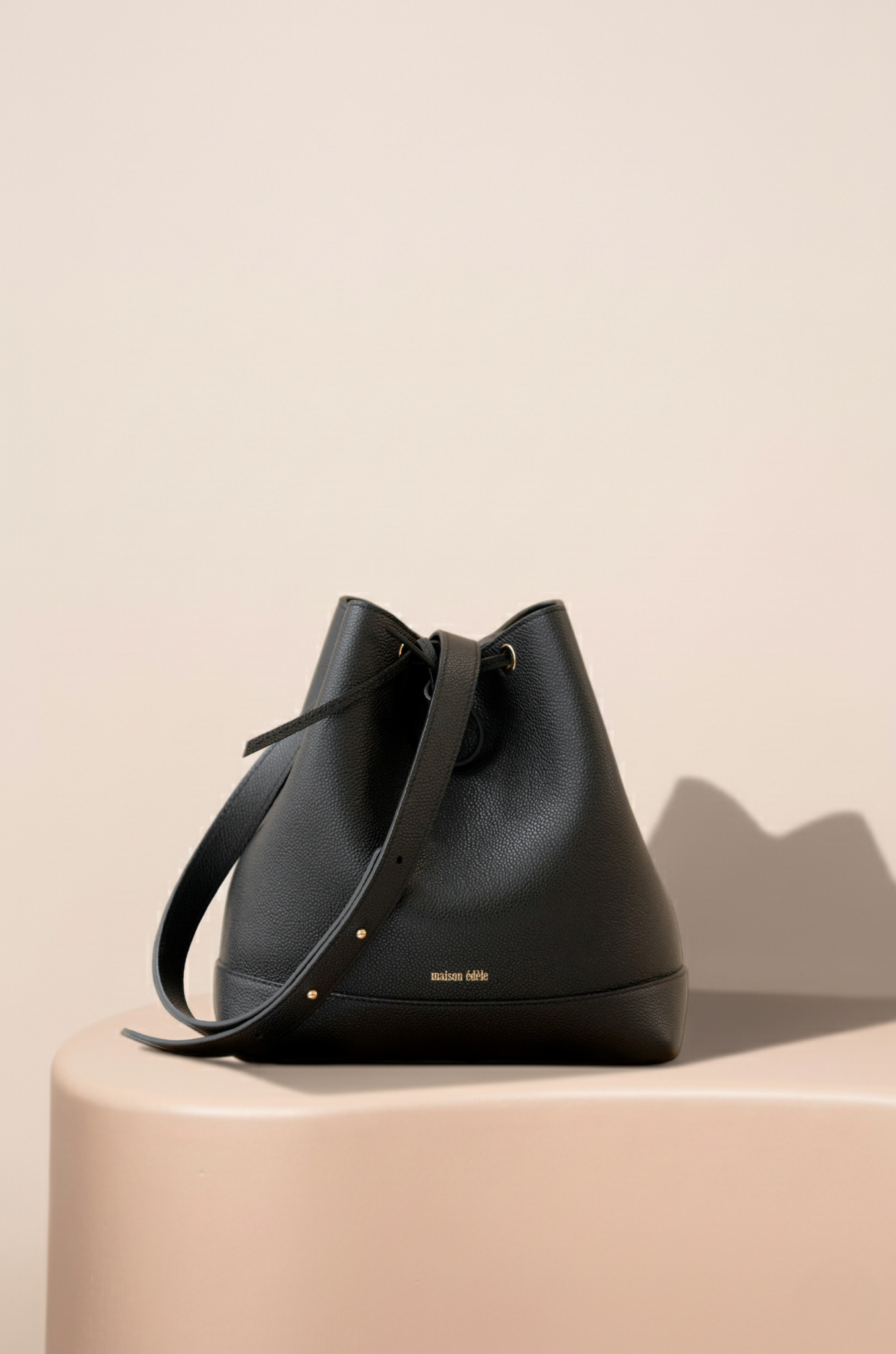Cléome Fixed Shoulder Bag, Caviar Black